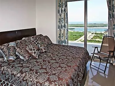 Hotel Torre Barcelona Suites Cancun